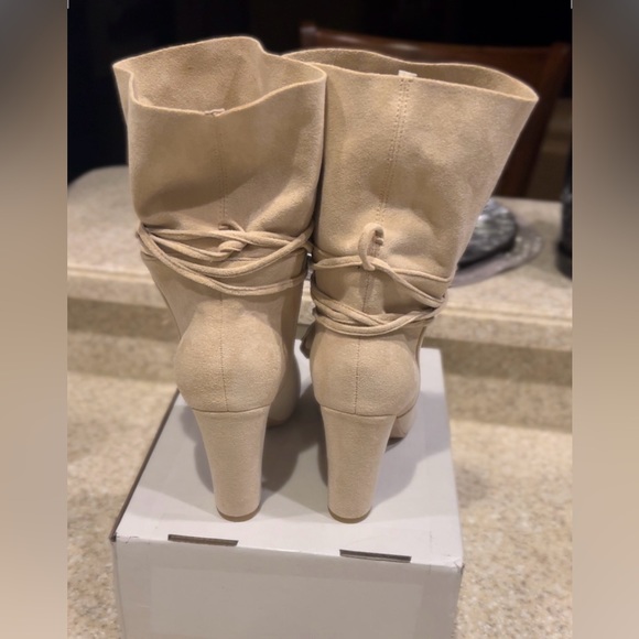 Trendy Ankle Boots Size 9 - Picture 4 of 12